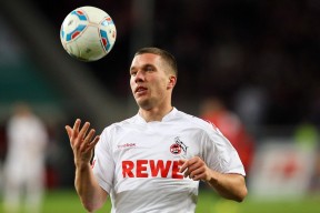 KAIYUN SPORTS-东契奇火力全开迎战雄鹿，北京国安向不败荣耀冲刺